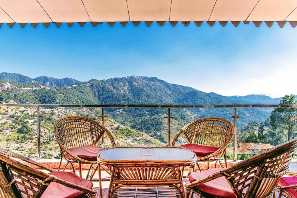 Kasauli Edge Apt With Balcony Екстер'єр фото