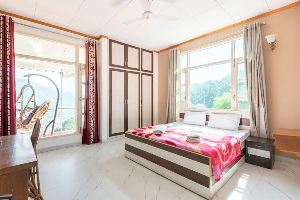 Kasauli Edge Apt With Balcony Екстер'єр фото