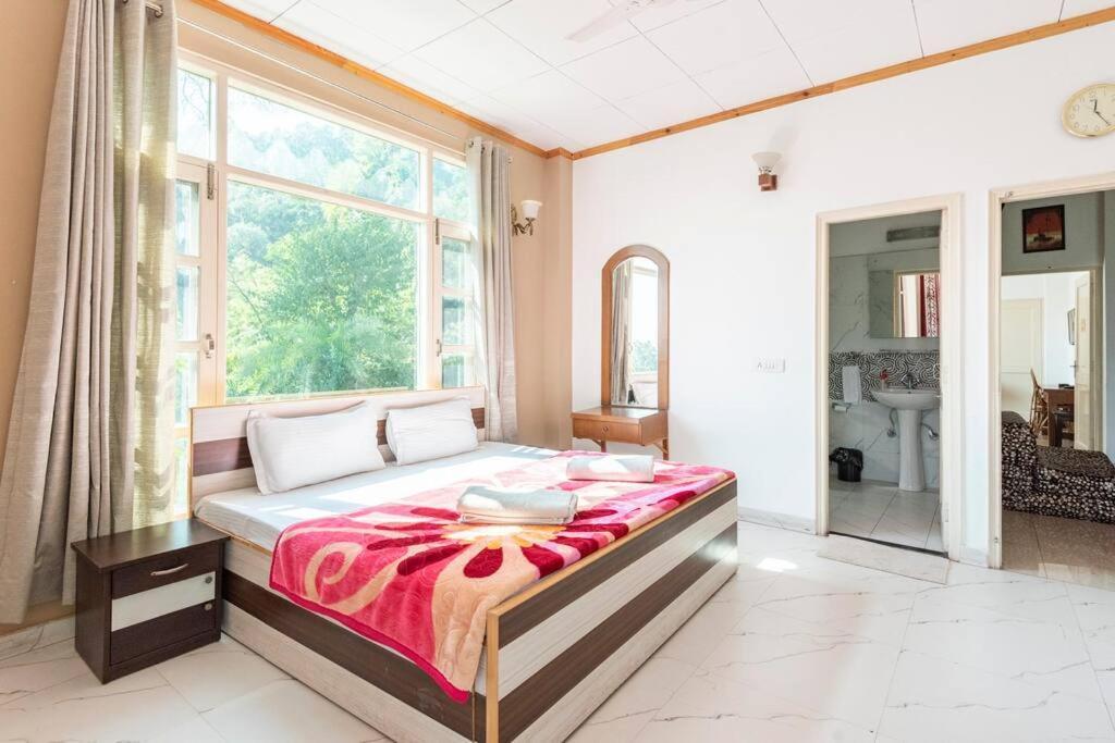Kasauli Edge Apt With Balcony Екстер'єр фото